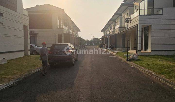 Rumah 2 Lt Sudah Renov Furnished di Lavon Suvarna Sutera 2