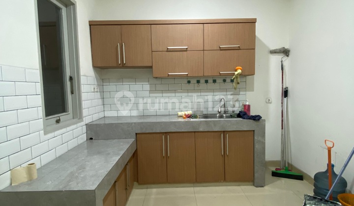 Rumah Bagus di Emerald Gading Serpong Pondok Hijau Golf, Tangerang 2