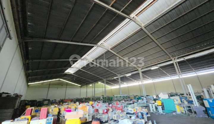 For quick and cheap sale: Warehouse in the gray zone, ready to use, near Bitung toll access, Tangerang. For quick and cheap sale: Warehouse in the gray zone, ready to use, near Bitung toll access, Tangerang.
