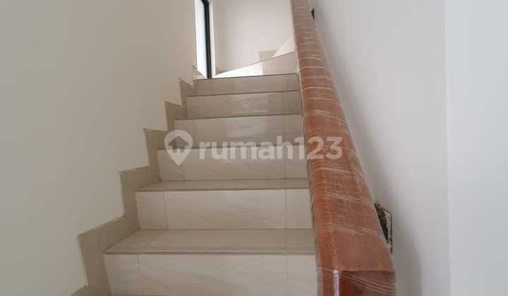 Quick Sale: Affordable Luxury House in Citrine Lavon Swancity Cluster, Cikupa, Tangerang Quick Sale: Affordable Luxury House in Citrine Lavon Swancity Cluster, Cikupa, Tangerang