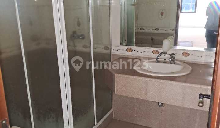 Rumah 2 Lantai Semi Furnished di Royal Serpong Village, Tangerang Selatan 2
