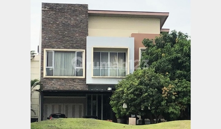 Rumah Cantik Ada Area Kolam dan Teras di Delatinos -Bsd City 1