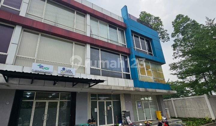 For sale fast Terrace Shop House 8 3 floors Negotiable until deal in Suvarna