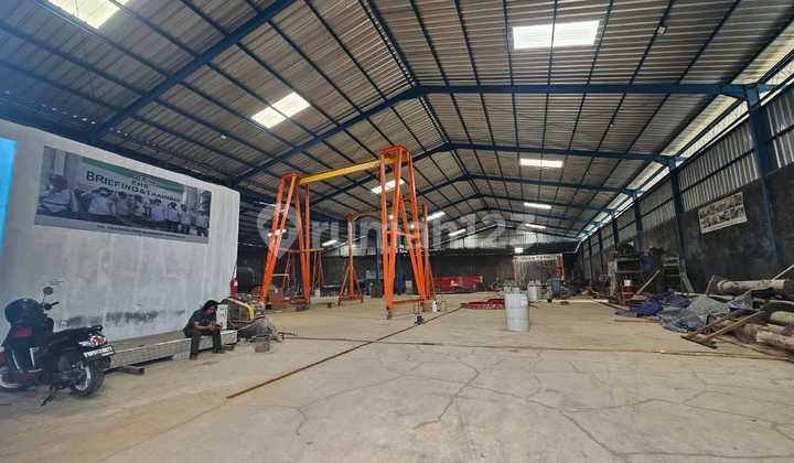 Factory 2000 m2 plus office & meeting room in Tenjo