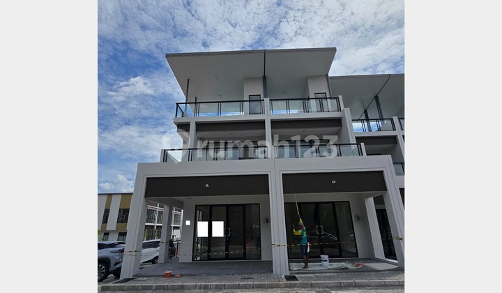 Disewa Ruko Sorrento Grande Easth Hoek 3 Lantai di Gading Serpong, Tangerang Disewa Ruko Sorrento Grande Easth Hoek 3 Lantai di Gading Serpong, Tangerang