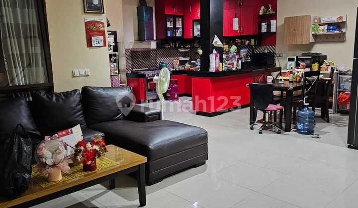 Rumah 2,5 Lantai Strategis di Jantungnya BSD, Tangerang Selatan