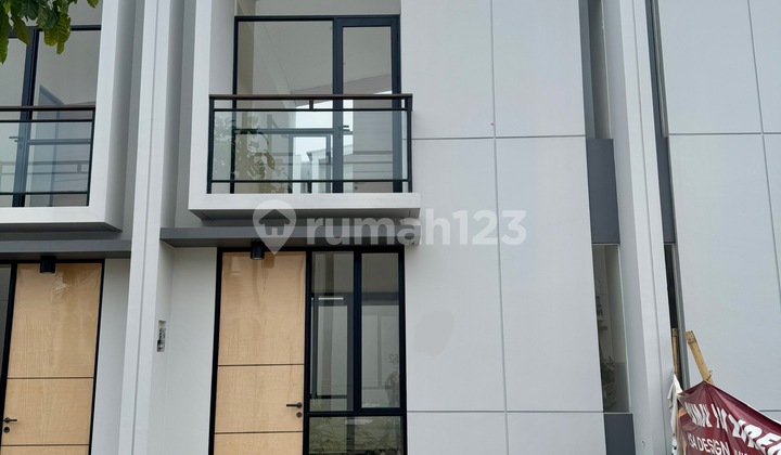 Rumah Bagus 2 Lantai di Cendana Essence Lippo Karawaci, Tangerang Rumah Bagus 2 Lantai di Cendana Essence Lippo Karawaci, Tangerang