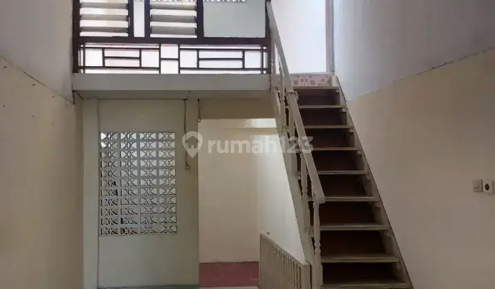 DISEWAKAN RUMAH TANAH TINGGI 3 NO 15 D SENEN JAKARTA PUSAT 2