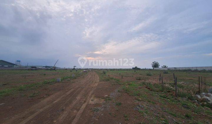 Tanah Untuk Pabrik Produksi Dijual tanah zona industry klampok brebes

Luas tanah 10 ha 
Lebar depan 100 meter 
Proses shm 
1 pemilik 
Sudah tembok keliling 
Sudah diberi 2 pintu in out 
Sudah ada pondasi 
Pos satpam 
Perizinan komplit' 
Ukl 
Upl 
Pbg 
Si 2