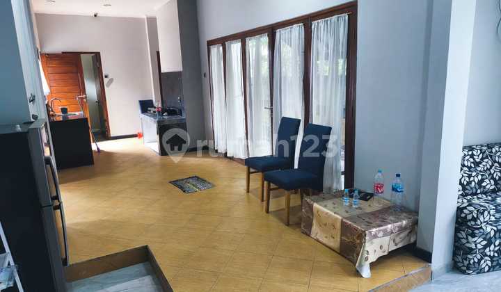 Disewakan Cigadung 2 Lantai Strategis