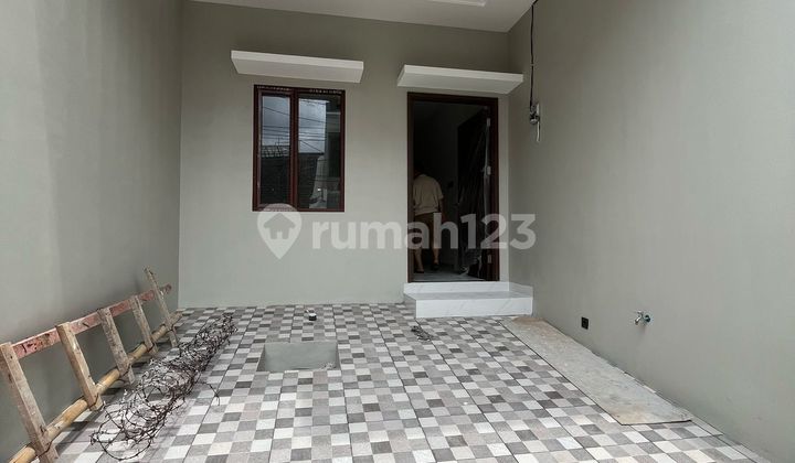 Brand New House in Tomang Ready to Occupy Strategic Location Brand New House in Tomang Ready to Occupy Strategic Location