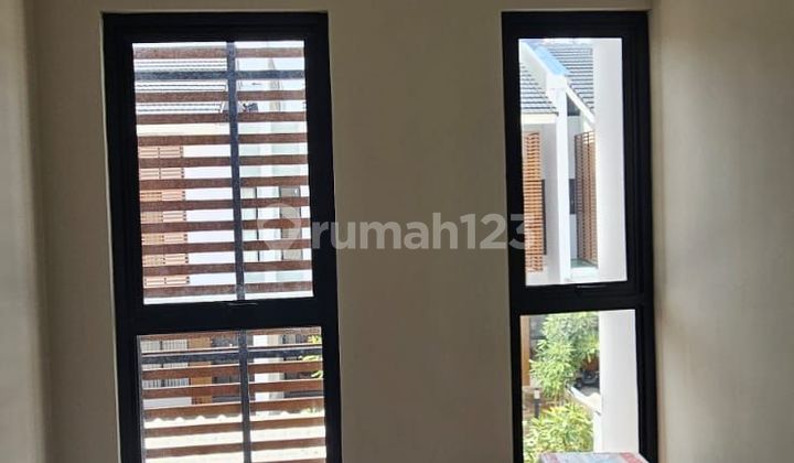 Beautiful 2-Story Northbend House Ready to Occupy Strategic Location 2