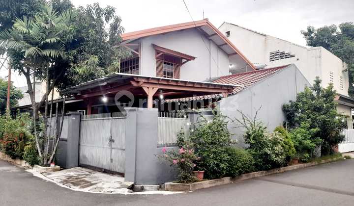 Rumah Hoek Bagus Taman Meruya Ilir Siap Huni Lokasi Strategis