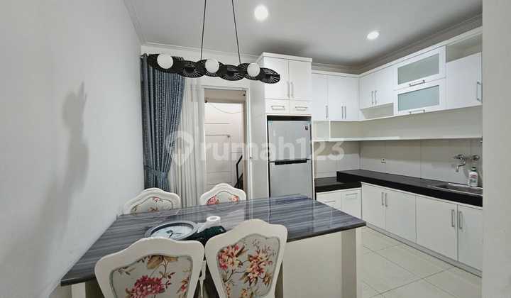 Rumah Bagus Greenlake 3 Lantai Lokasi Strategis Rumah Bagus Greenlake 3 Lantai Lokasi Strategis