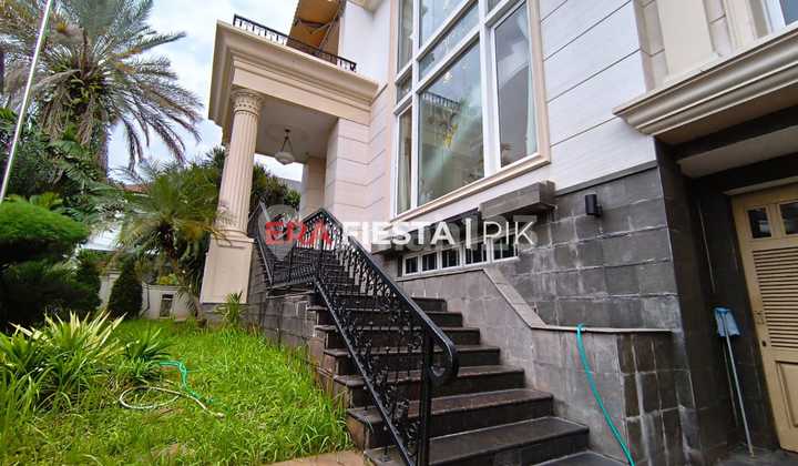 Rumah Hoek Puri Indah 4 Lantai Siap Huni Lokasi Strategis Rumah Hoek Puri Indah 4 Lantai Siap Huni Lokasi Strategis