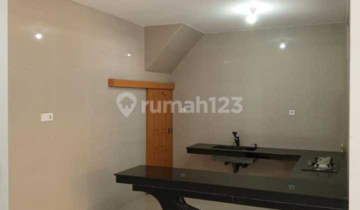 Poris Indah 3-Story House Ready to Live In, Strategic Location 2