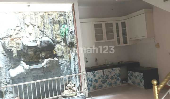 Rumah Metland Puri 3 Lantai Siap Huni Lokasi Strategis 2