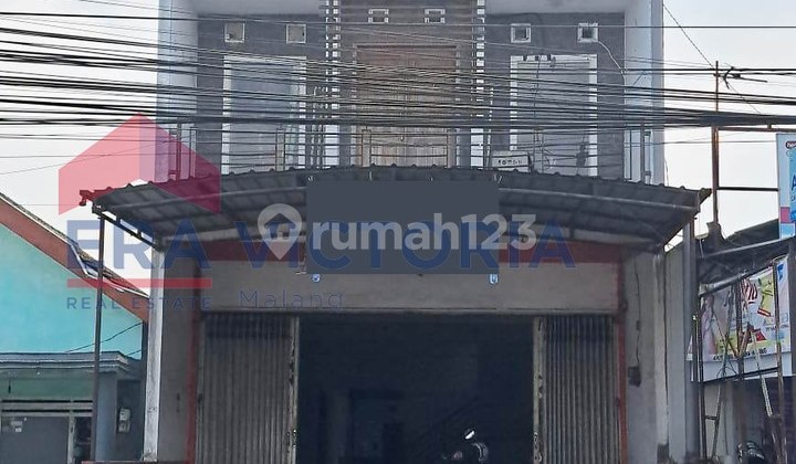 2-Storey Shop House in Pakis Area, Strategic Location on a Busy Street, Close to Pakis Toll Exit Access and Airport. 2