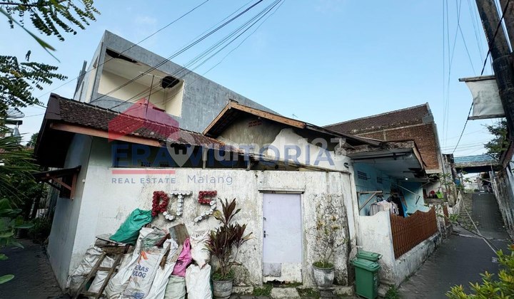 House on a Busy Street Suitable for Clinic, Restaurant, Any Business 2