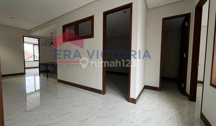 Dijual Rumah Semi Furnish 2 Lantai Konsep Minimalis Akses Mudah  2