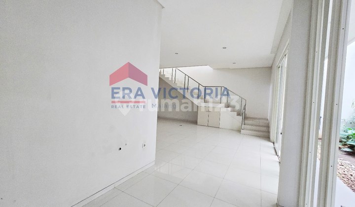 Rumah Bagus Dalam Perumahan Elit Lingkungan Nyaman Dekat Mall 2