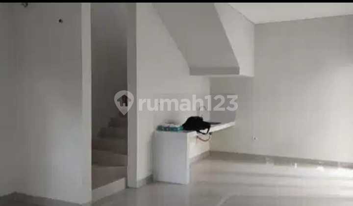 2-Story House Ready to Occupy Neatly in Modernland Tangerang 2