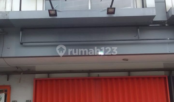 2.5-Story Azores Shop House in Banjar Wijaya, Tangerang, Neat and Ready to Use 2.5-Story Azores Shop House in Banjar Wijaya, Tangerang, Neat and Ready to Use