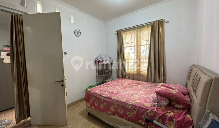 Dijual Rumah Besar 3 Lantai Siap Huni Taman Royal 2 Renov Baru