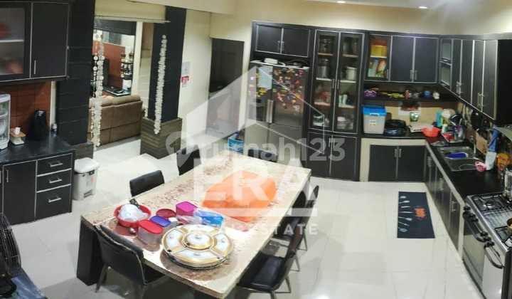 Rumah Cantik 2 Lt Hunian Nyaman Furnished Premier Park Modernland 2