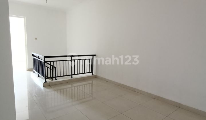 Two-Story Ready-to-Use Shop House on Modernland Boulevard, Strategic Location. 2