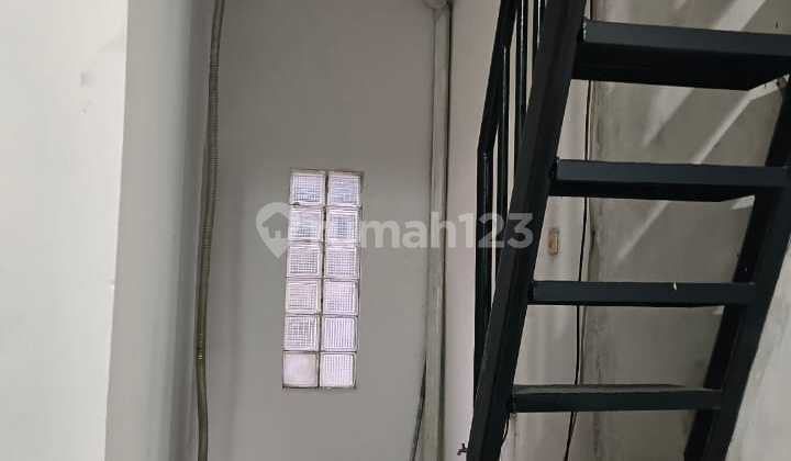 Rumah 2 Lantai Siap Huni Semi Furnished Di Modernland, Tangerang 2