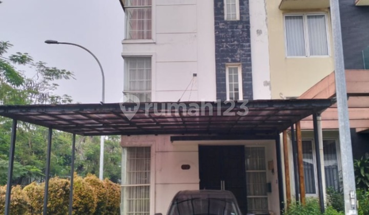 Rumah Mewah 3 Lantai di Taman Hollandia Full Furnish & Siap Huni