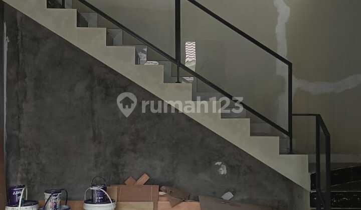 Rumah Baru 2 Lantai Siap Huni Posisi Hook di Villa Melati Mas 2