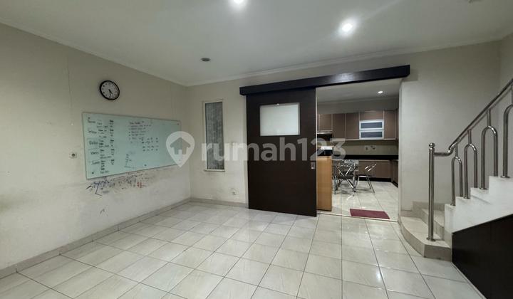 Ready-to-Occupy House in Semanan with Easy Access &amp; Comfortable Environment 2