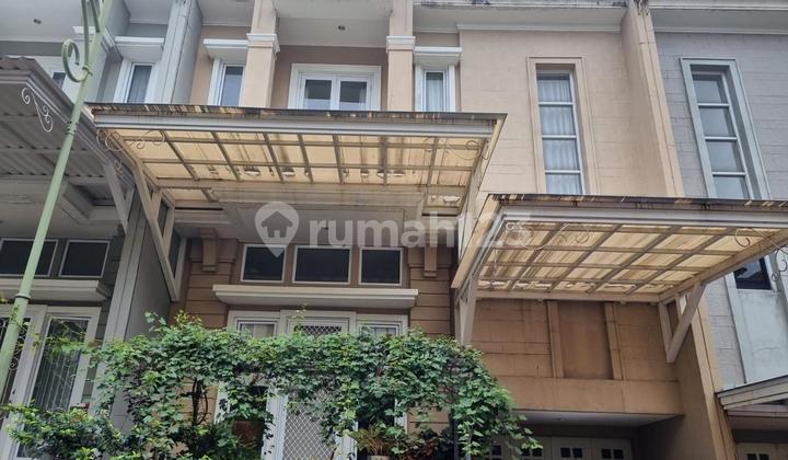 Rumah Cantik Hunian Nyaman 3+1 BR Elista Village, Gading Serpong.