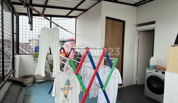 Dijual Rumah 2,5 Lantai Full Renov Furnished di Banjar Wijaya 2