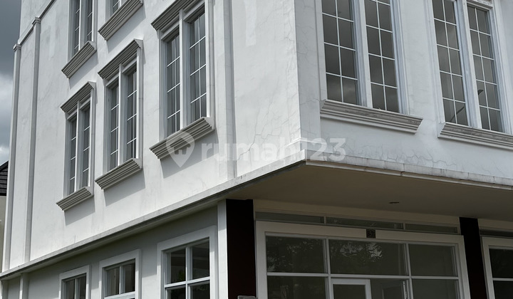 Three-Story Linked Shophouse in Modern City Tangerang Strategic Location