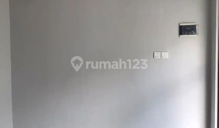 Rumah 2 Lantai Rapi Siap Huni di Villa Melati Mas, Serpong 2