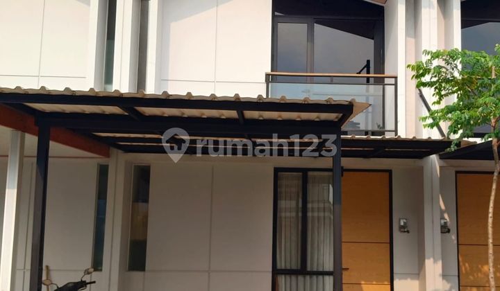Nice 2-Story House Strategically Located Near UPH Cendana Parc Lippo Karawaci.