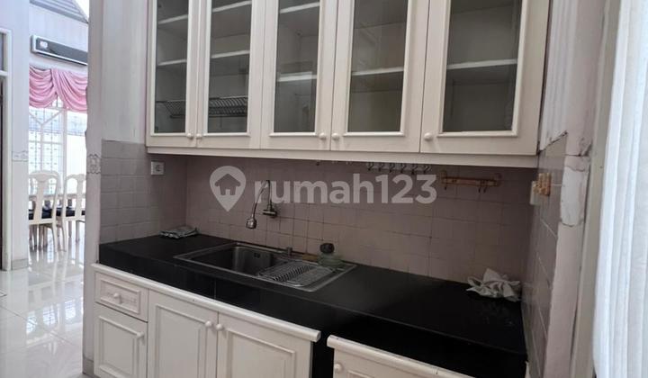 Strategically Located Corner House in Premium Taman Bromo, Karawaci 2
