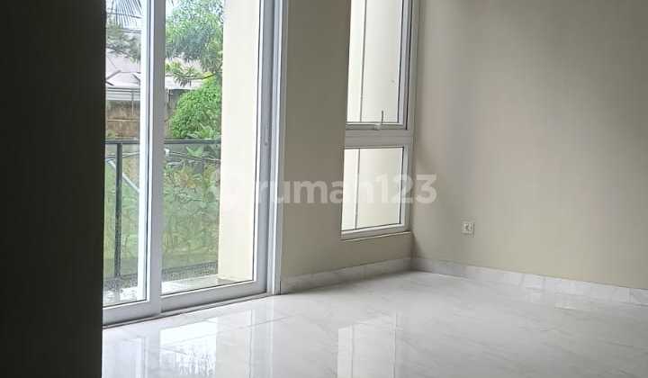 Rumah Baru 2 Lantai Siap Huni Posisi Hook di Villa Melati Mas