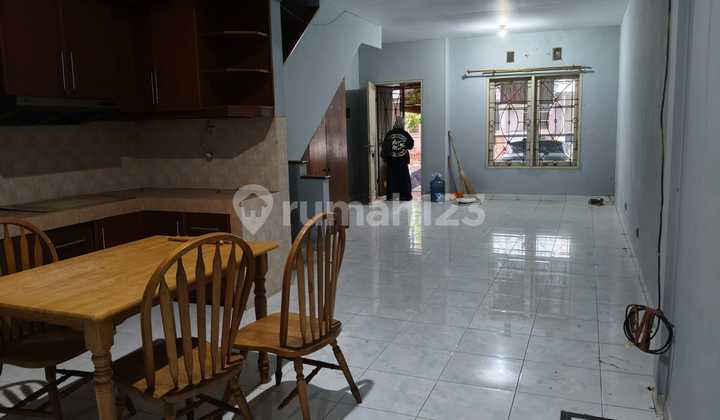 Rumah 2 Lantai Siap Huni di Palem Semi Strategis Dekat Akses Tol Rumah 2 Lantai Siap Huni di Palem Semi Strategis Dekat Akses Tol
