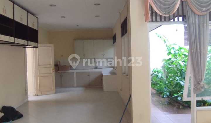 2-Story House with Spacious and Comfortable Living Space in Central Lippo Karawaci 2