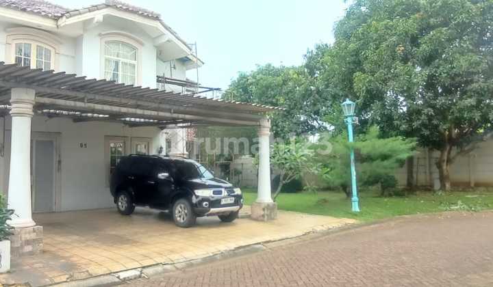 Spacious and Strategic Hook House, Ready to Occupy in Lippo Karawaci Sentral