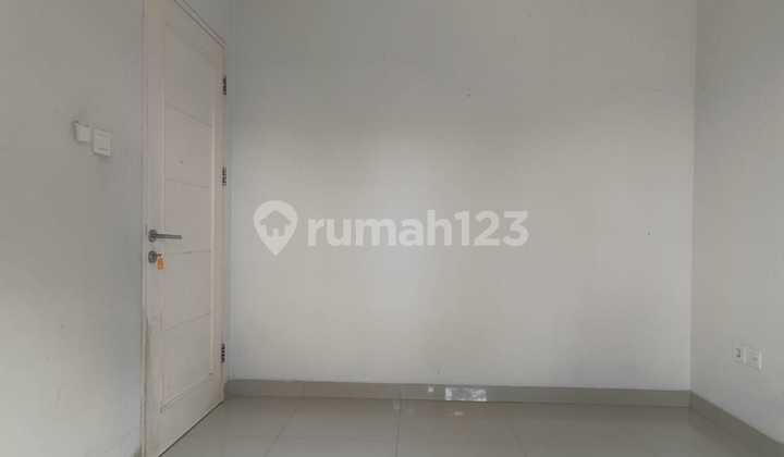 Rumah, 2 Lantai Siap Huni Bagus di Cluster Monaco Gading Serpong 2