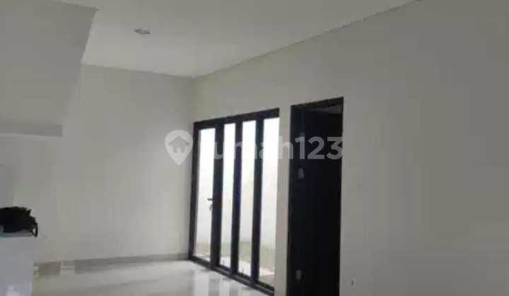 Rumah 2 Lantai Siap Huni Rapi di Modernland Tangerang Rumah 2 Lantai Siap Huni Rapi di Modernland Tangerang