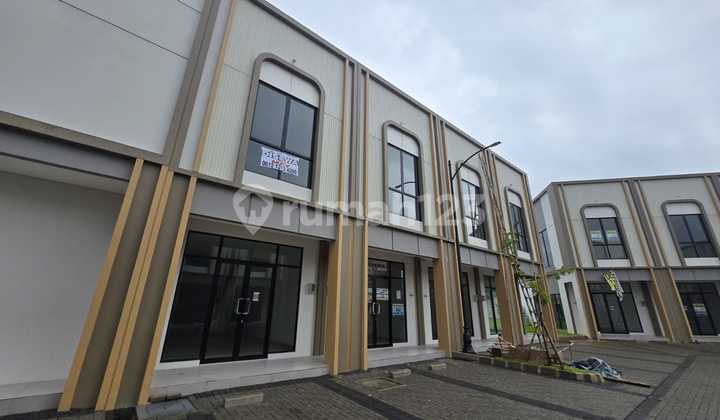 For Rent New Shophouse Strategic Location Shophouse in Il Lago Grande