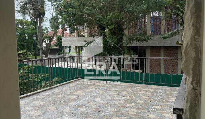 Rumah Cantik 2Lt Furnished Private Pool Danau Biru Lippo Karawaci 2