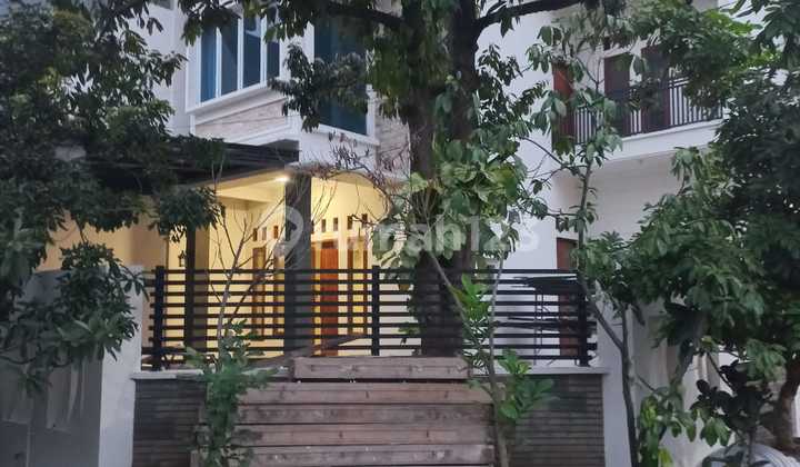 Rumah Hoek 2,5 Lantai Siap Huni Cluster Mahoni Taman Royal 1 Tangerang