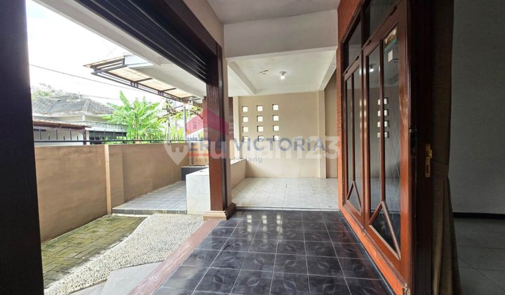 Rumah Disewakan Semi Furnished Akses Mudah Tengah Kota 2